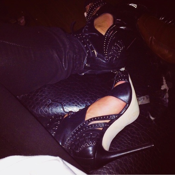 B Brian Atwood Lusia Lace Up Pumps - Picture 4 of 8